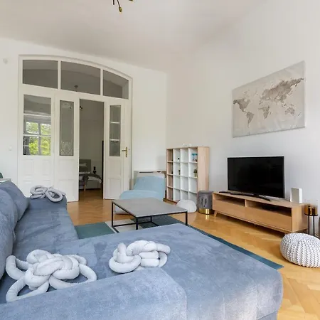 Super 2br-2bt With Balcony&view&sauna&jacuzzi *