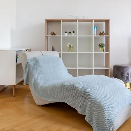 Super 2br-2bt With Balcony&view&sauna&jacuzzi Apartment