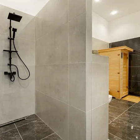 Apartment Super 2br-2bt With Balcony&view&sauna&jacuzzi