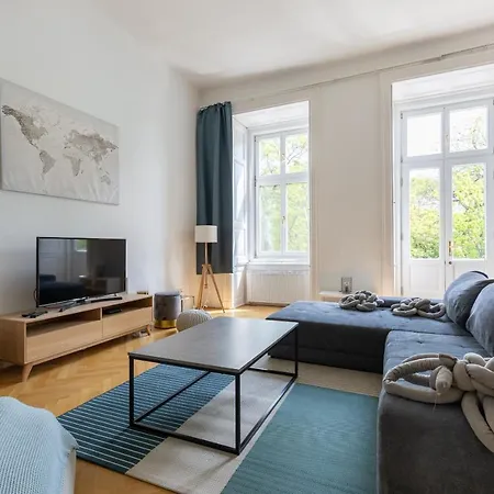Super 2br-2bt With Balcony&view&sauna&jacuzzi Apartman Budapest