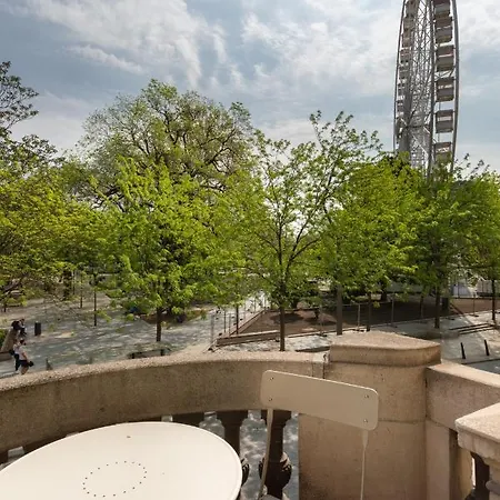 Super 2br-2bt With Balcony&view&sauna&jacuzzi Apartament *