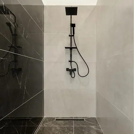 Apartment Super 2br-2bt With Balcony&view&sauna&jacuzzi *