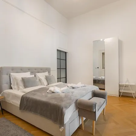 Super 2br-2bt With Balcony&view&sauna&jacuzzi * Budapeszt