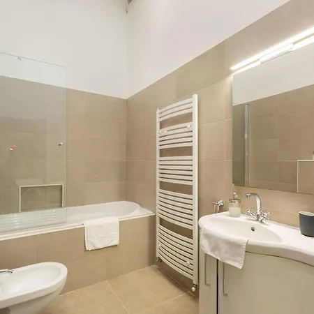 Appartement Super 2br-2bt With Balcony&view&sauna&jacuzzi Budapest
