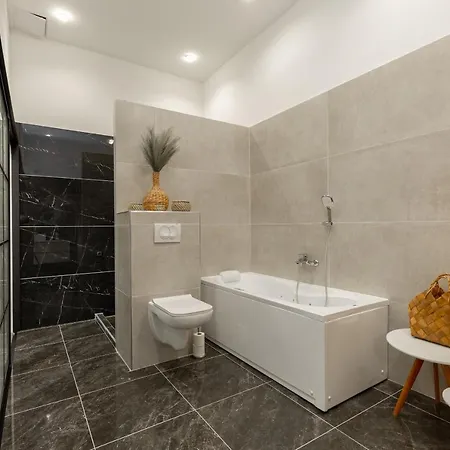 Super 2br-2bt With Balcony&view&sauna&jacuzzi Apartament Budapeszt